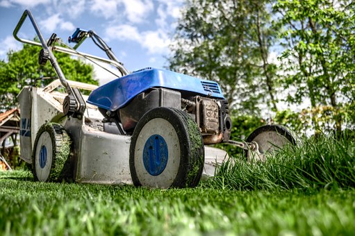 lawnmower-384589__340